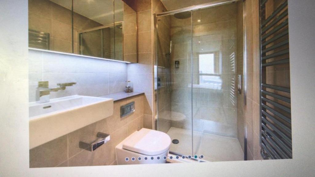 Luxurious Serviced Apartment In ครอยดอน ภายนอก รูปภาพ