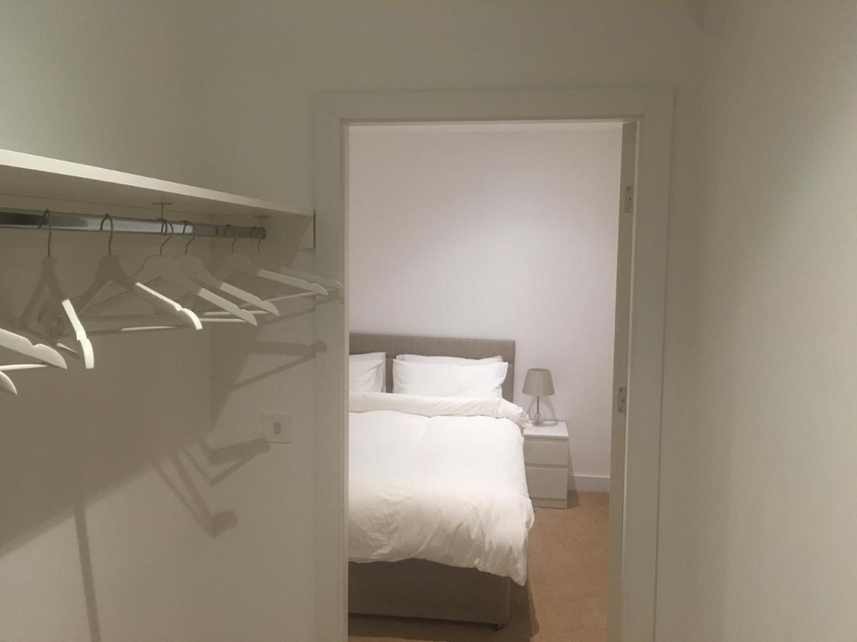 Luxurious Serviced Apartment In ครอยดอน ภายนอก รูปภาพ
