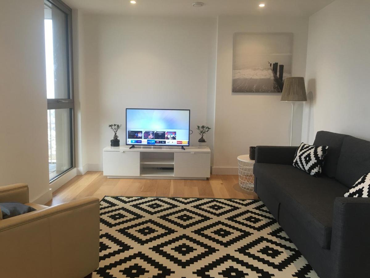 Luxurious Serviced Apartment In ครอยดอน ภายนอก รูปภาพ