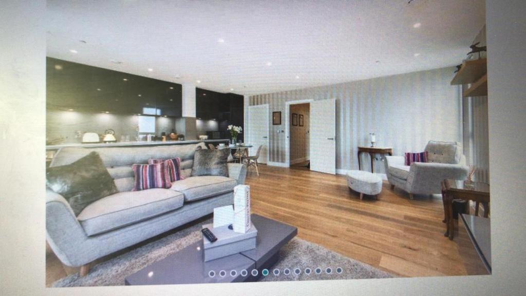 Luxurious Serviced Apartment In ครอยดอน ภายนอก รูปภาพ